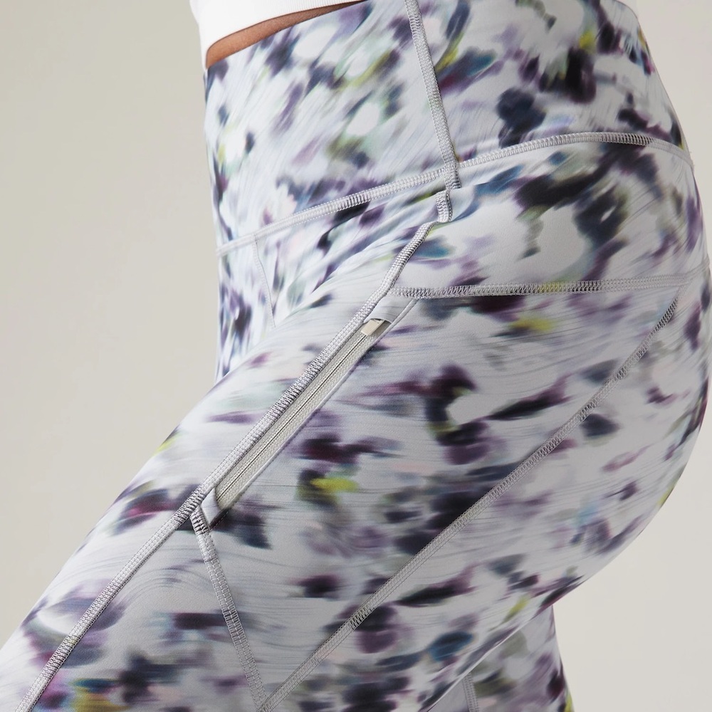 🌟🌟🌟ATHLETA🌟🌟🌟 
Silver, White Activewear Set - Picture 4 of 14